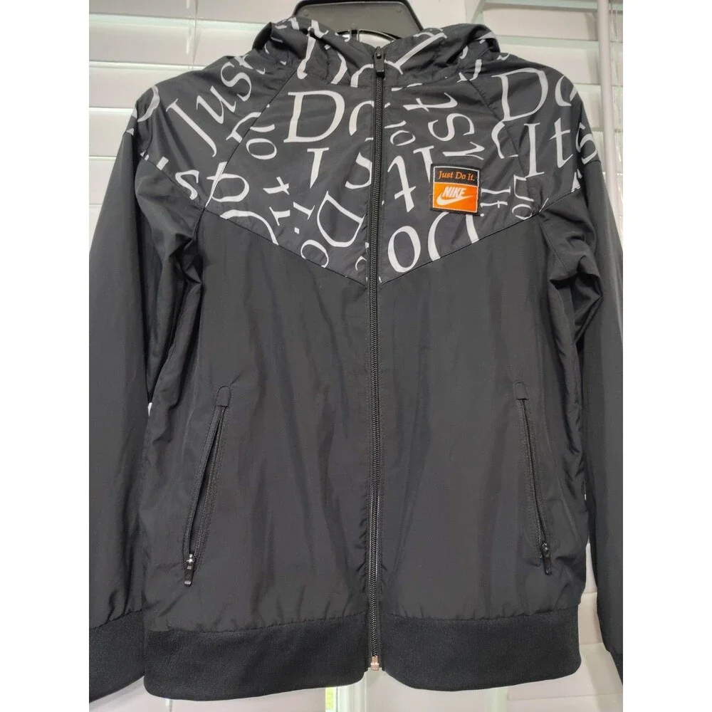 Nike Boys Sportswear Wind Runner Just Do It Hooded Jacket in Black Size Medium